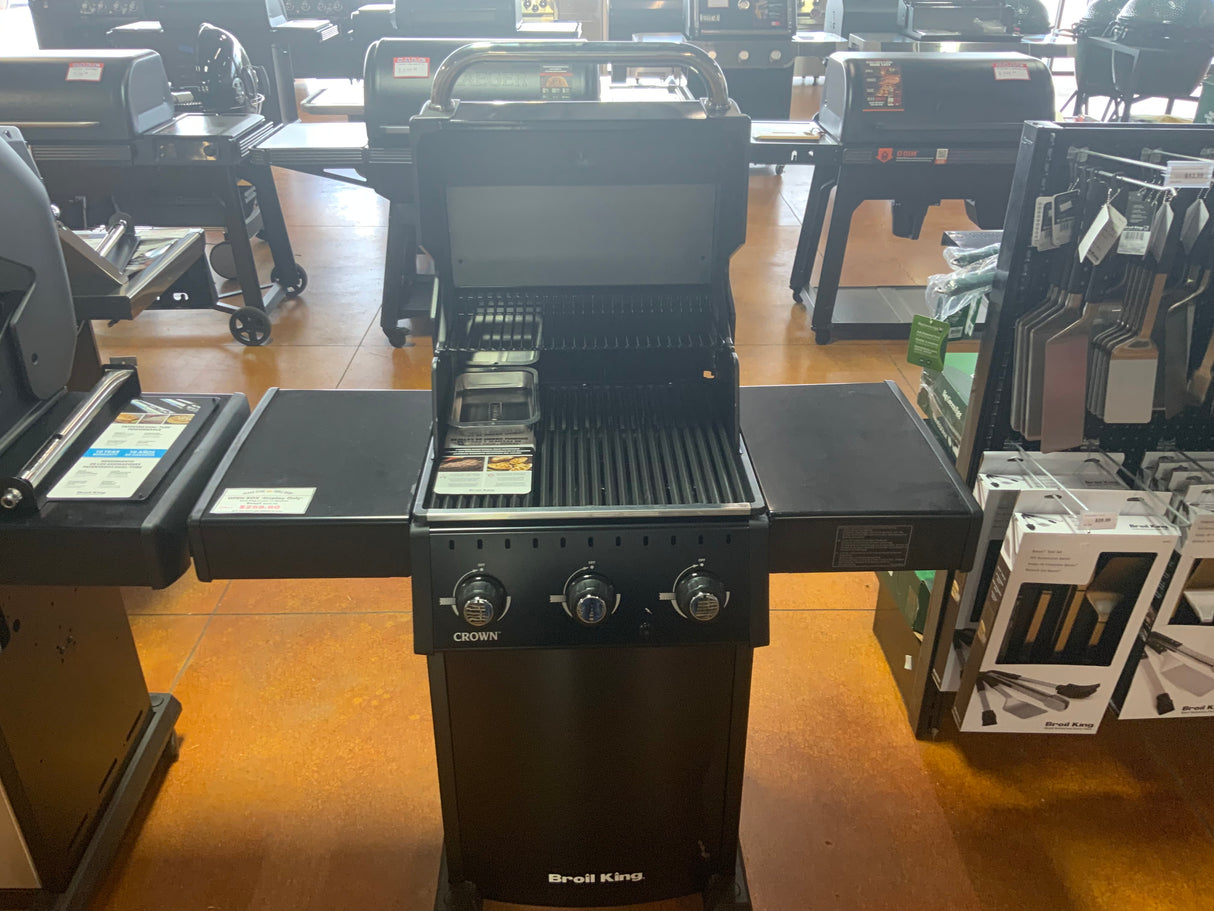 *Open Box* Broil King Crown 310 Shadow 3-Burner Gas Grill Propane
