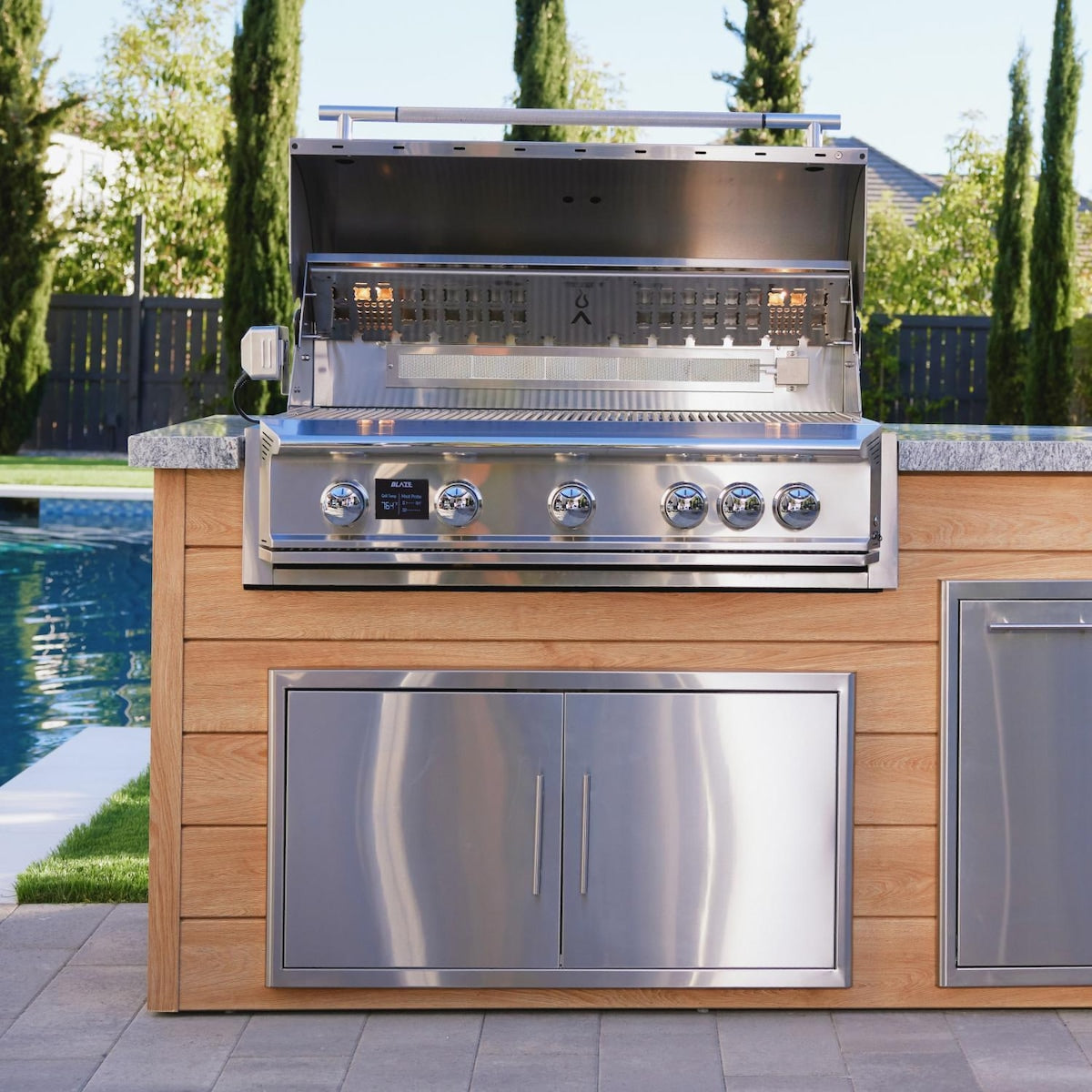 Blaze LTE PRO 40-Inch 5-Burner Built-in Gas Grill w/ Digital Temperature Screen & Rear Infrared Burner - BLZ-5LTEPRO-(NG/LP)