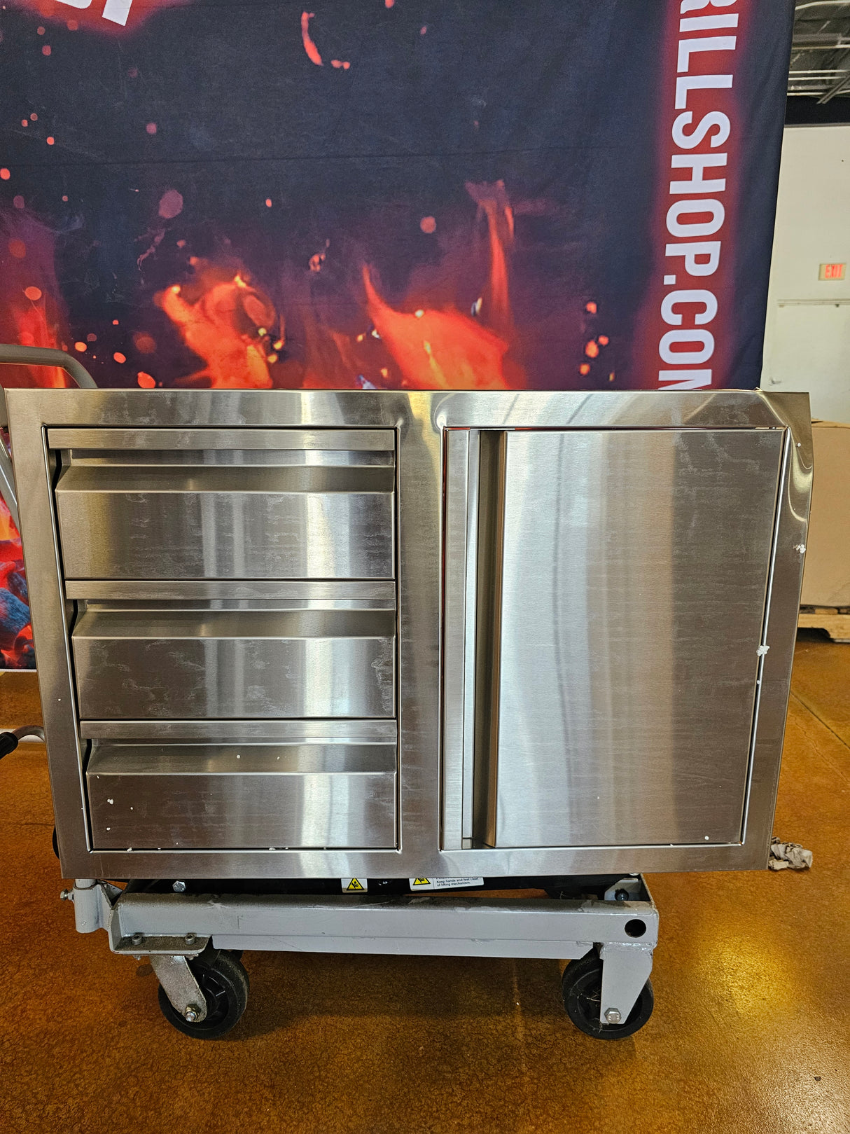 *OPEN BOX* VDC2 RCS Valiant Triple Drawer and Door Combo-Light Damage