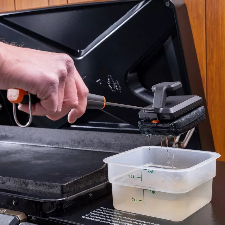 Traeger BBQ Steam and Clean Brush BAC881