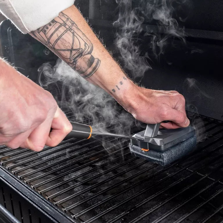 Traeger BBQ Steam and Clean Brush BAC881