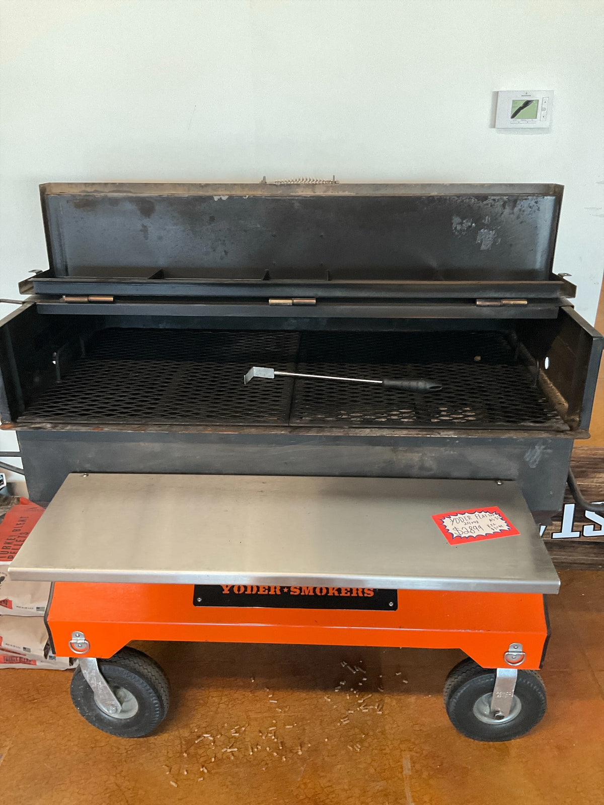 [Floor Demo] Yoder Smokers 24x36 Charcoal Flattop on Orange Competition Cart