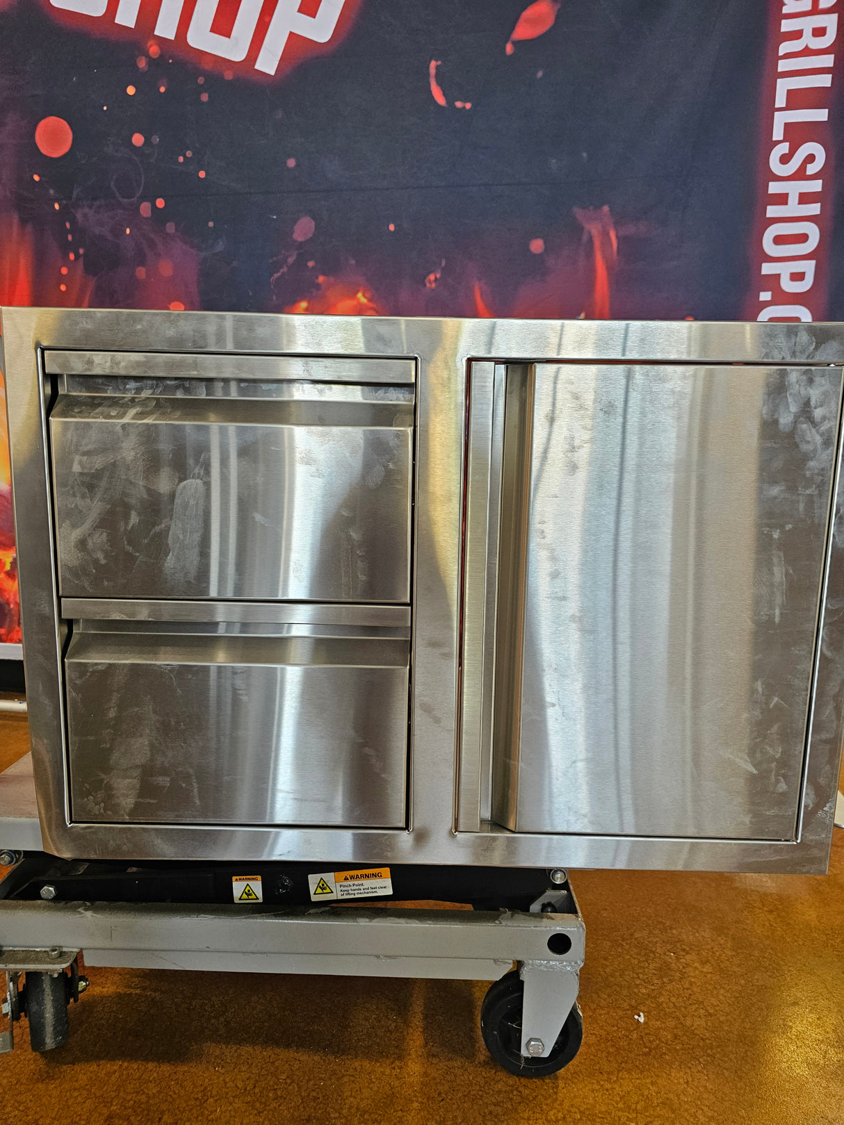 *OPEN BOX* VDC1 RCS Valiant Drawer Door Combo- Minor Damage