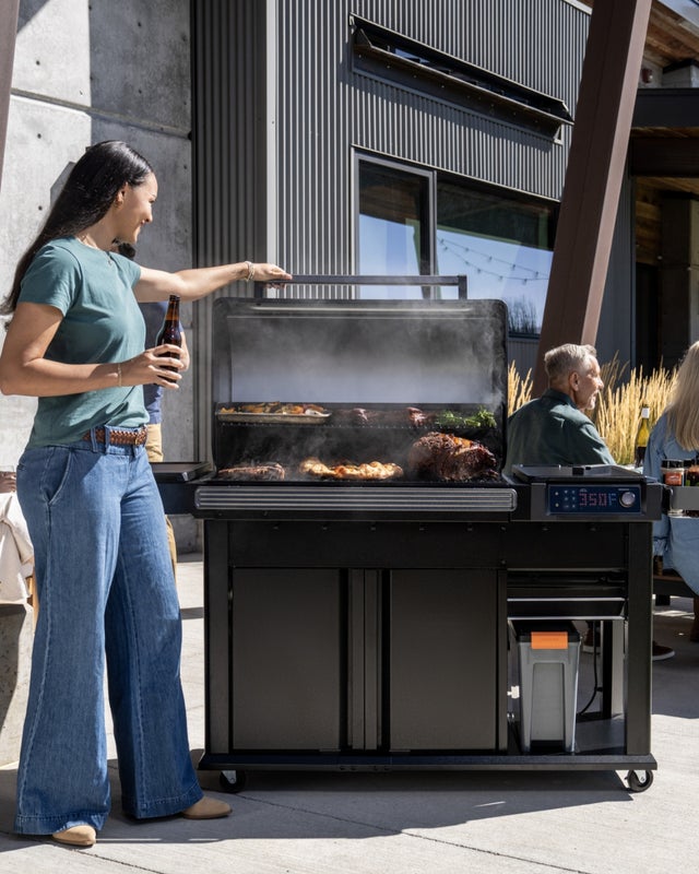 Traeger Woodridge Elite Wood Pellet Grill | TFC97XLH